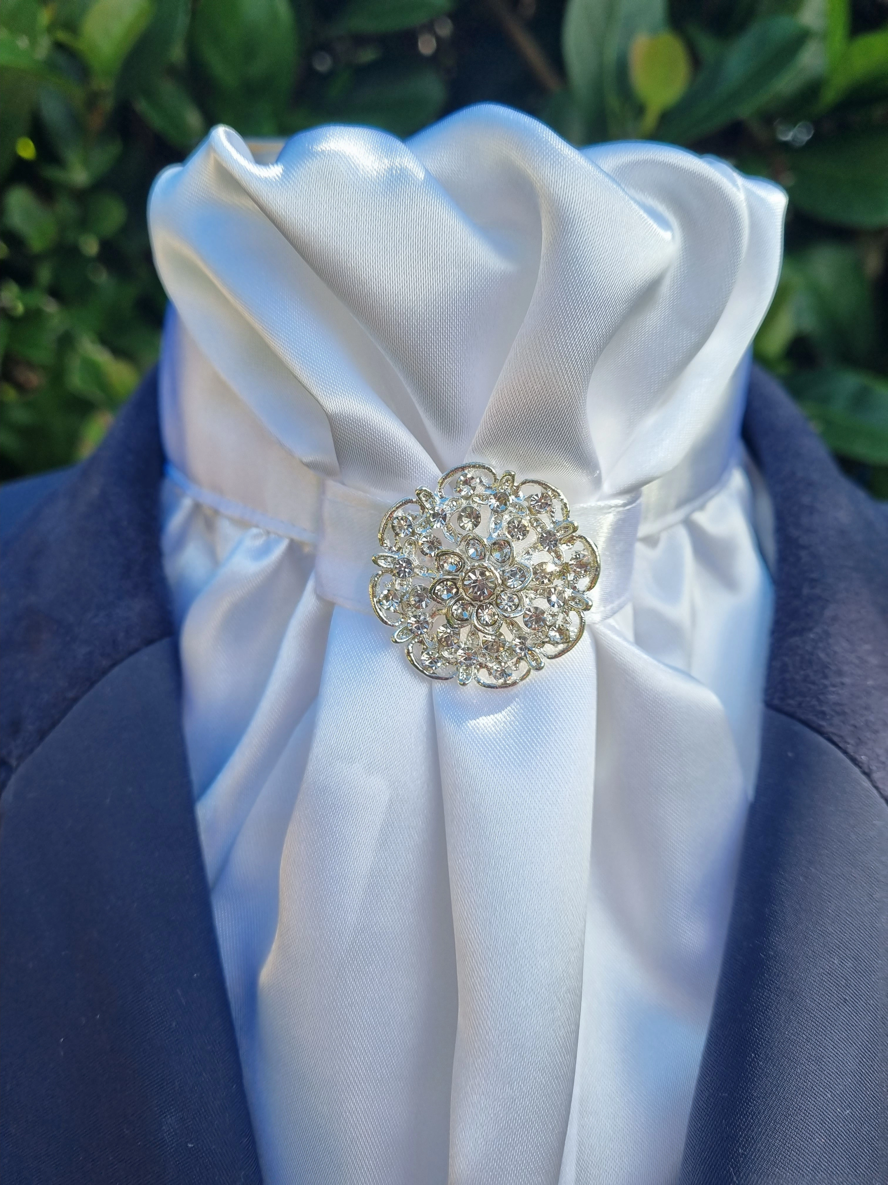 ERA EURO CHEVAL LUSTRE STOCK TIE - White lustre satin with silver brooch