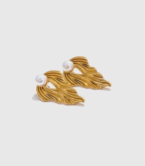 Lady D World - Lustre Pearl Studs Gold Earrings