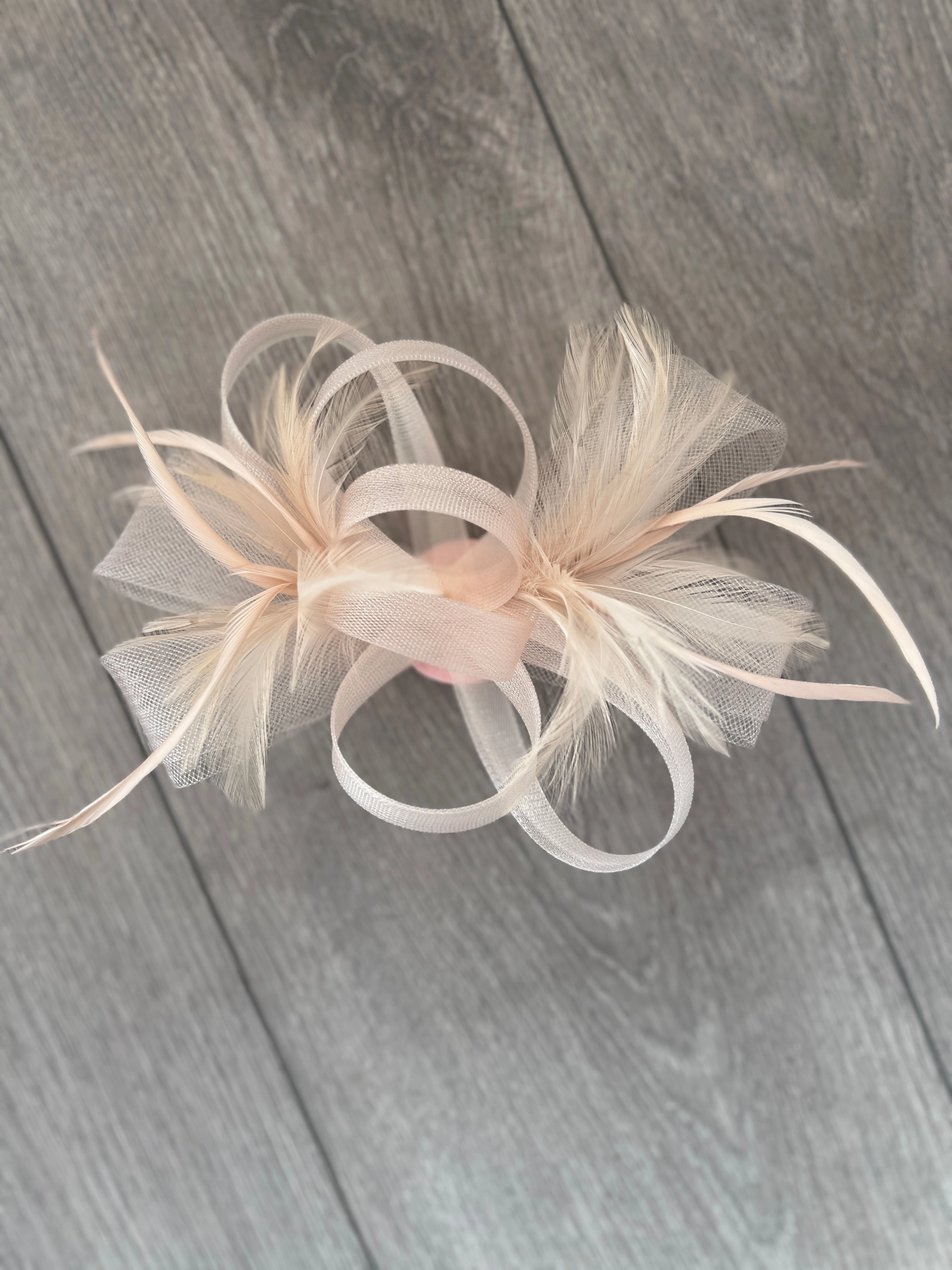 Nude Pink Loop Bow Fascinator With Feathers
